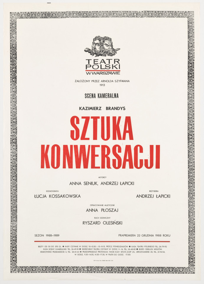 Zadrukowany tekstem plakat z czerwonym tytułem spektaklu i logotypem Teatru Polskiego w Warszawie.