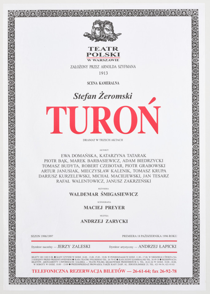 Zadrukowany tekstem plakat z czerwonym tytułem spektaklu i logotypem Teatru Polskiego w Warszawie.